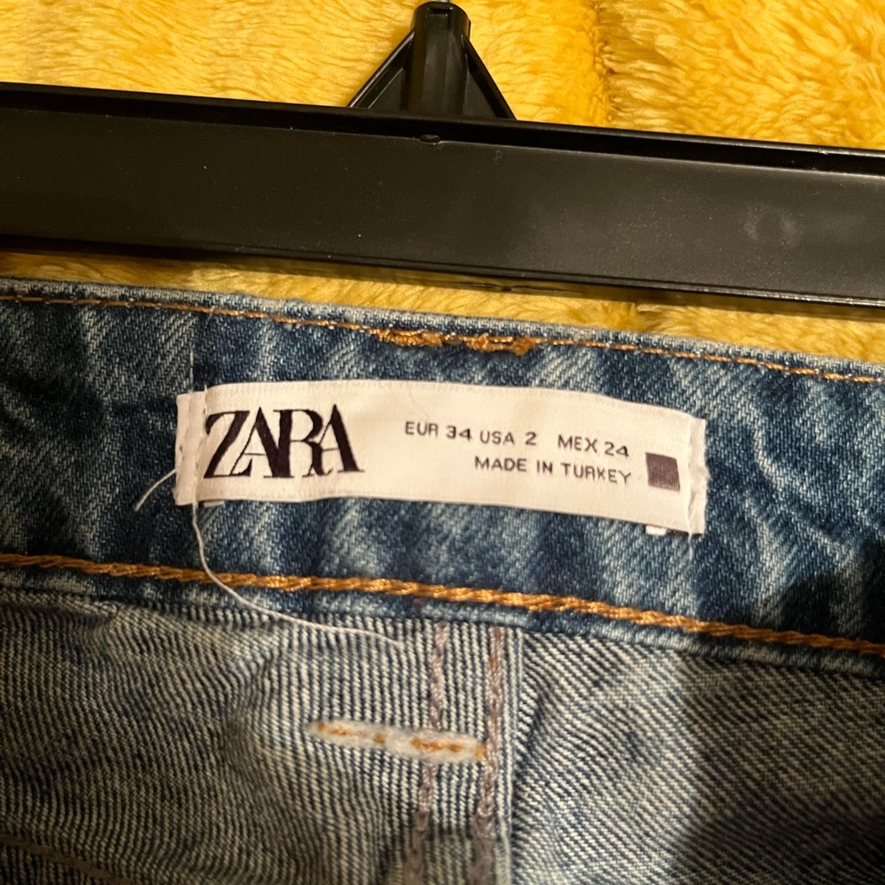Zara women’s Metallic Silver Straight Jeans - Picture 3 of 12